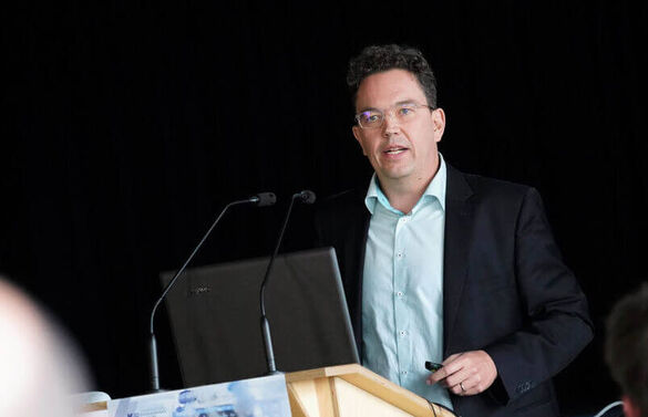 Dr. Christoph Peter